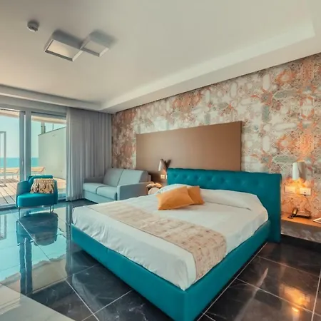 Nautilus Hotel 4*