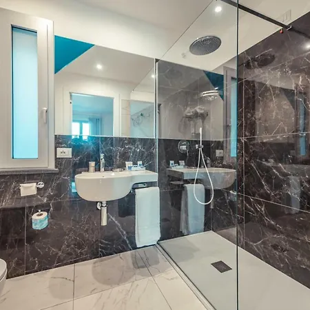 Nautilus Hotel 4*